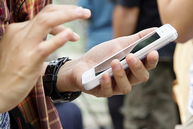 Expert breaks down facts and fears about dangers of mobile radiation