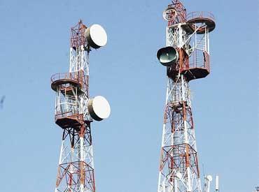 Wi-Fi and mobile phone 'radiation' fears prompt town hall meeting